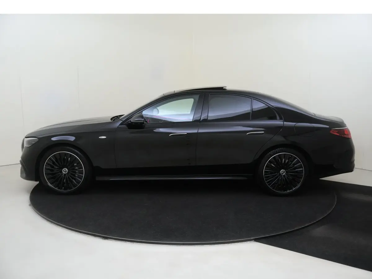 400 e 4MATIC AMG Line / Premium/ Panoramadak/ AIRMATIC/ Achterasbesturing/ Burmester 4D/ SUPERSCREEN/ Night/ 20 inch/ Nappa/ 3D Display/ Verlichte Grille
