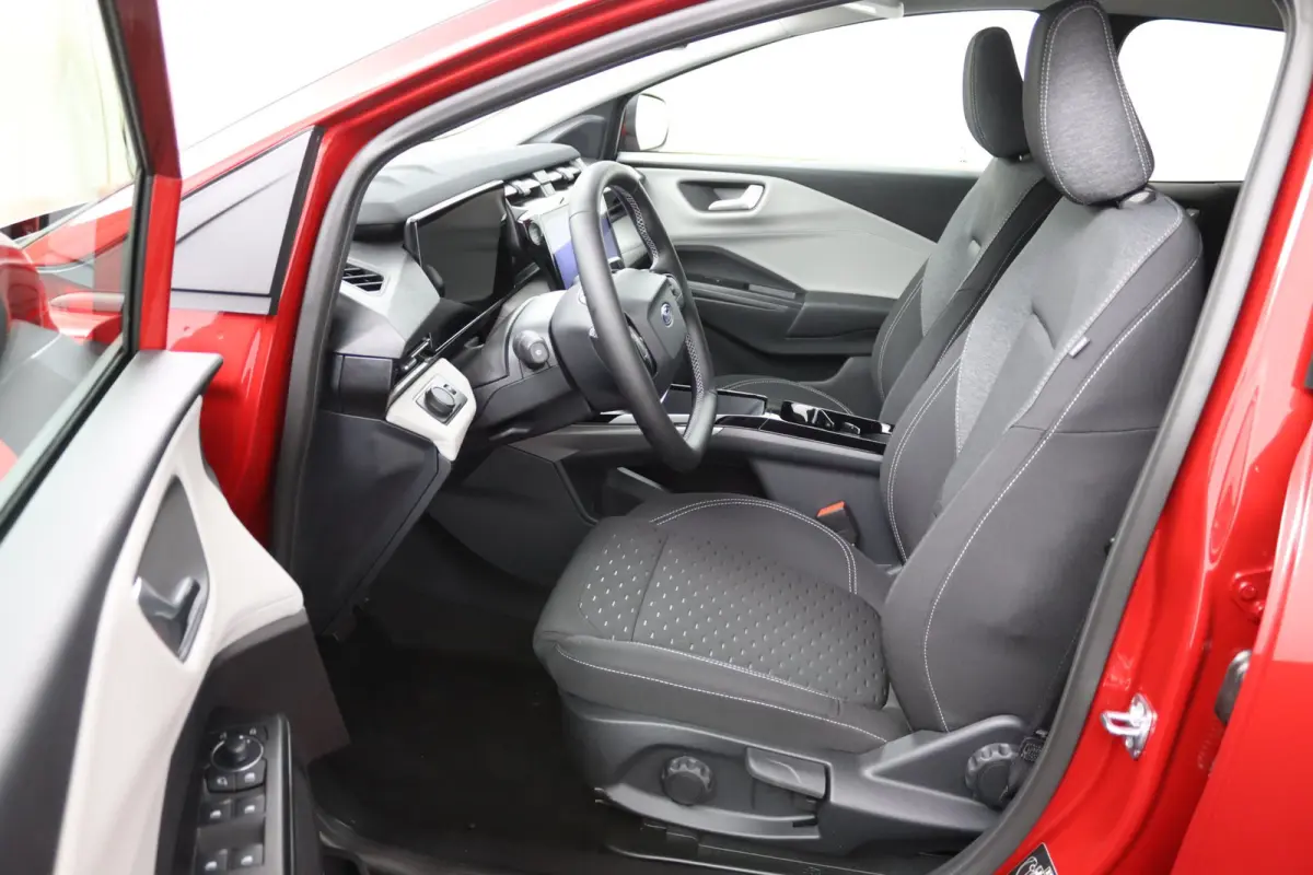 44 kWh | Winterpack | Elektrische Achterklep | Keyless | Navigatie | CarPlay/Android Auto | Camera