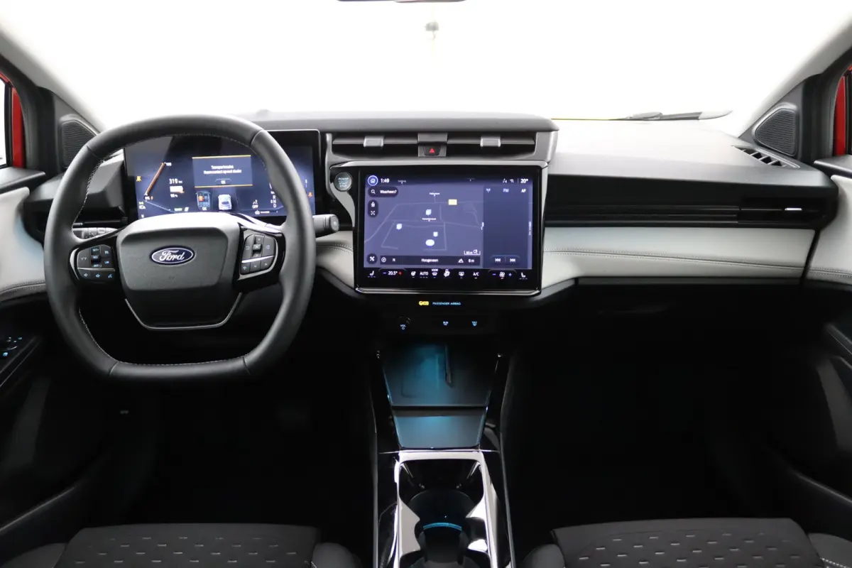 44 kWh | Winterpack | Elektrische Achterklep | Keyless | Navigatie | CarPlay/Android Auto | Camera