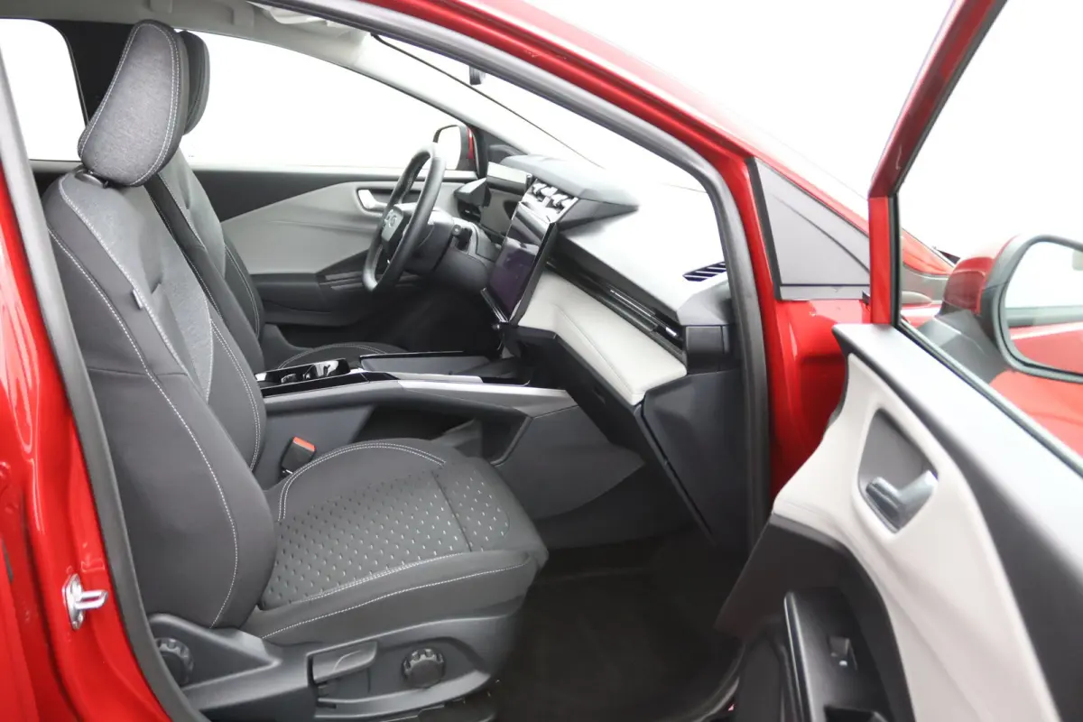 44 kWh | Winterpack | Elektrische Achterklep | Keyless | Navigatie | CarPlay/Android Auto | Camera