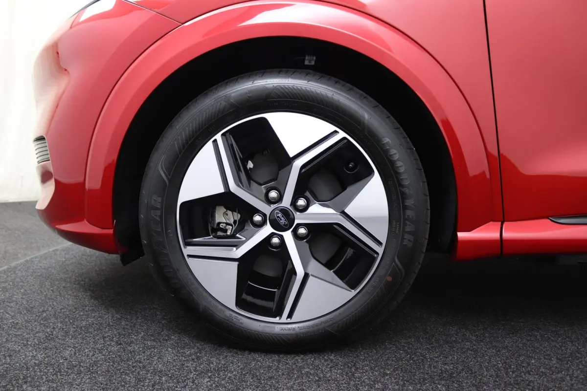 44 kWh | Winterpack | Elektrische Achterklep | Keyless | Navigatie | CarPlay/Android Auto | Camera