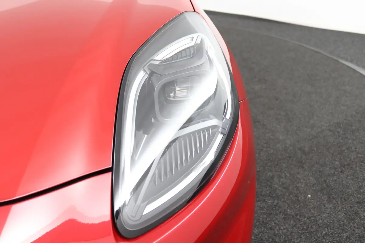 44 kWh | Winterpack | Elektrische Achterklep | Keyless | Navigatie | CarPlay/Android Auto | Camera