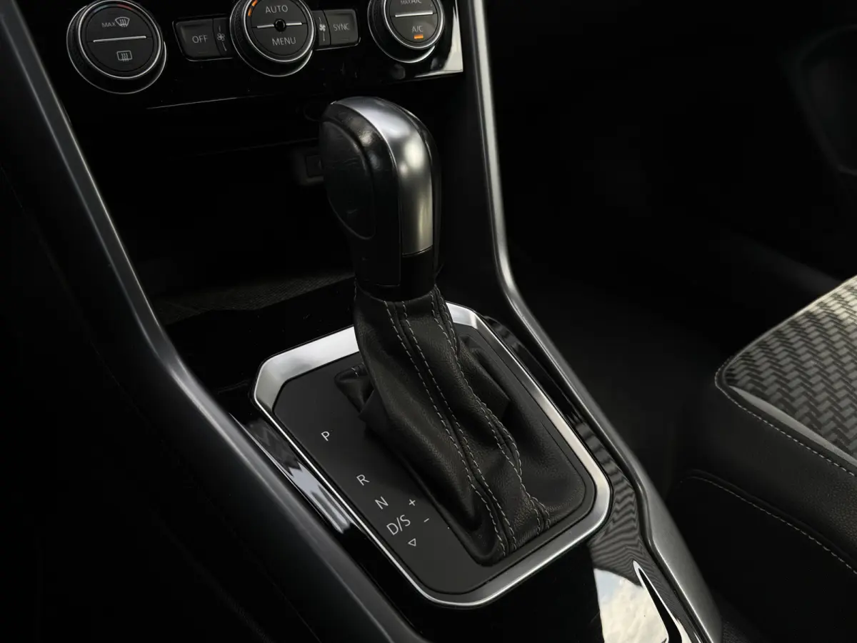 1.5 TSI R-Line Carplay, dodehoek