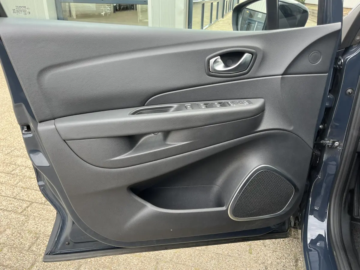 1.3 TCe Intens | Navi/Camera/Cruise/Clima/17"/Trekhaak/Android Auto
