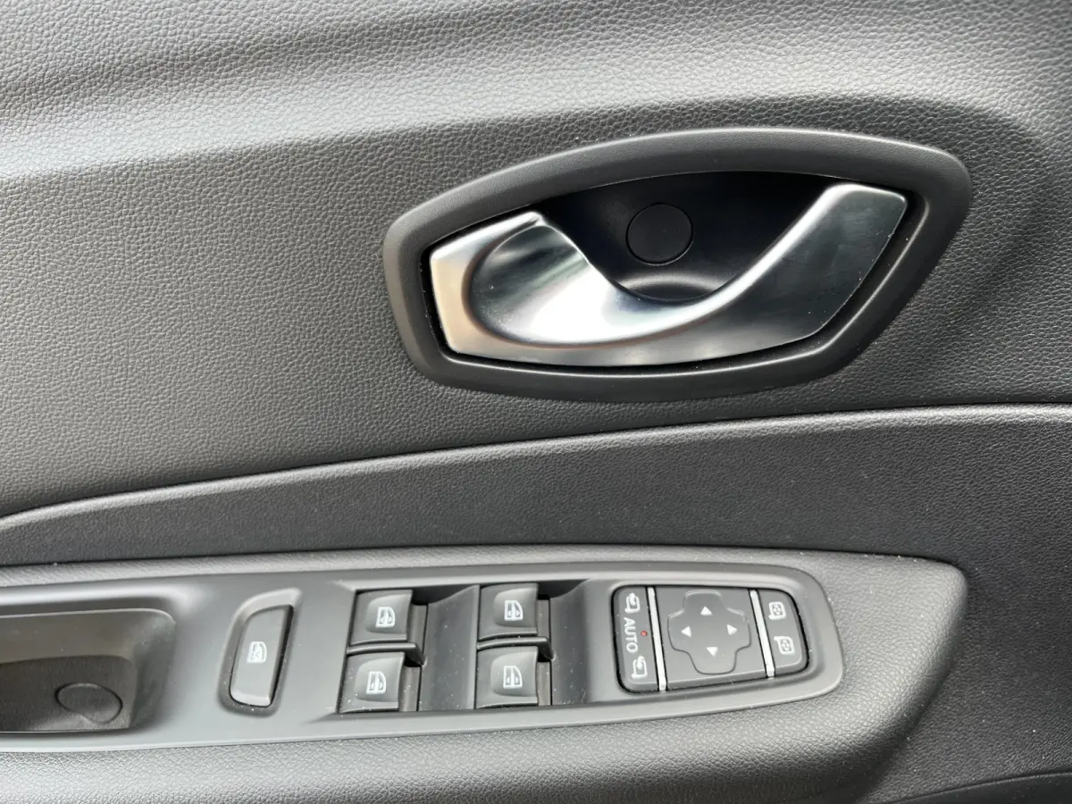 1.3 TCe Intens | Navi/Camera/Cruise/Clima/17"/Trekhaak/Android Auto