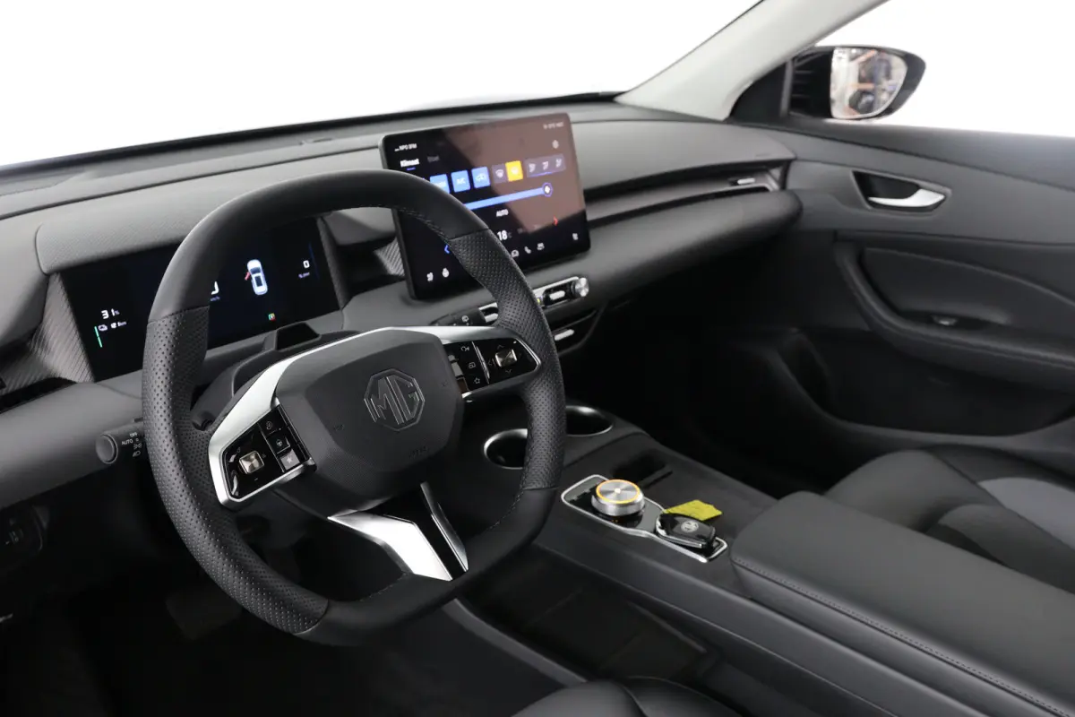 64 kWh Luxury | 360* Camera | 100% SOH | Adaptieve Cruise Control | Elektrische Achterklep | Warmtepomp | Stoel & Stuurverwarming |