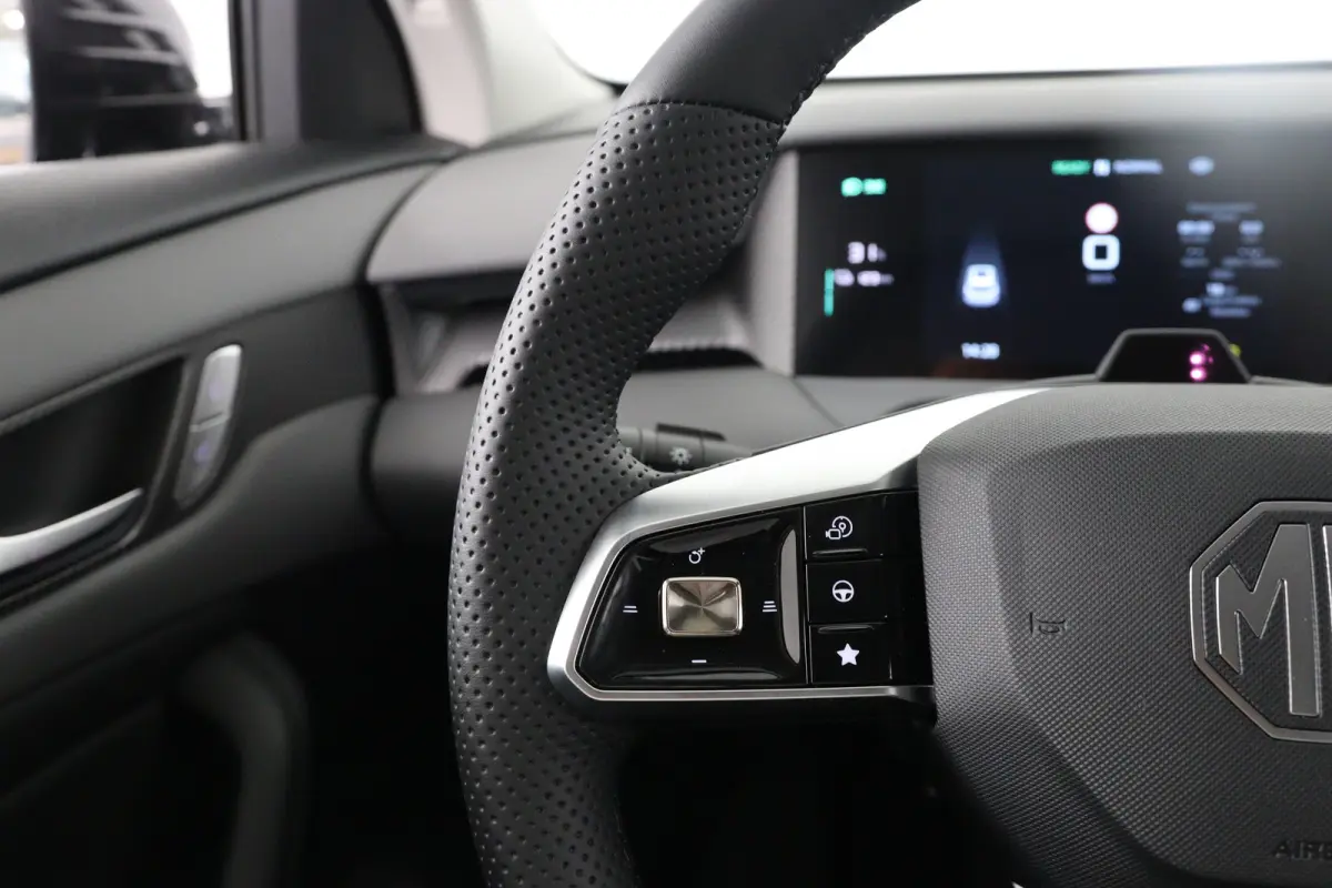 64 kWh Luxury | 360* Camera | 100% SOH | Adaptieve Cruise Control | Elektrische Achterklep | Warmtepomp | Stoel & Stuurverwarming |