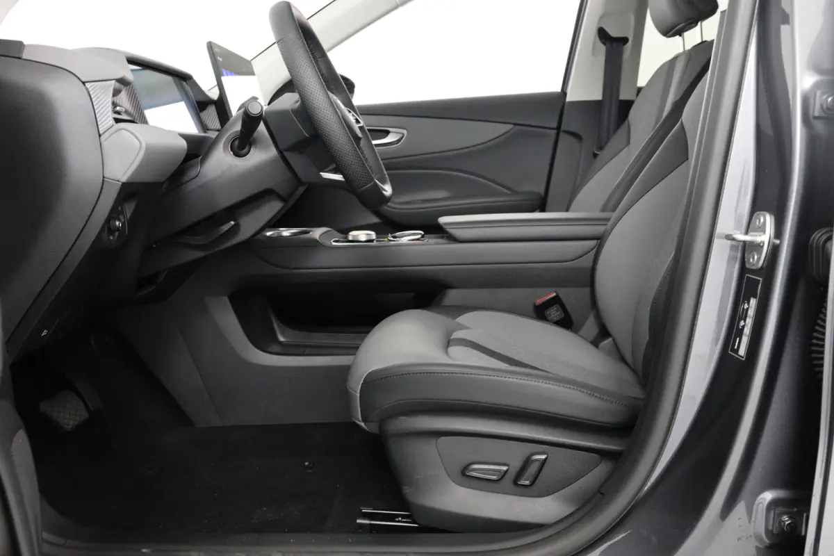 64 kWh Luxury | 360* Camera | 100% SOH | Adaptieve Cruise Control | Elektrische Achterklep | Warmtepomp | Stoel & Stuurverwarming |