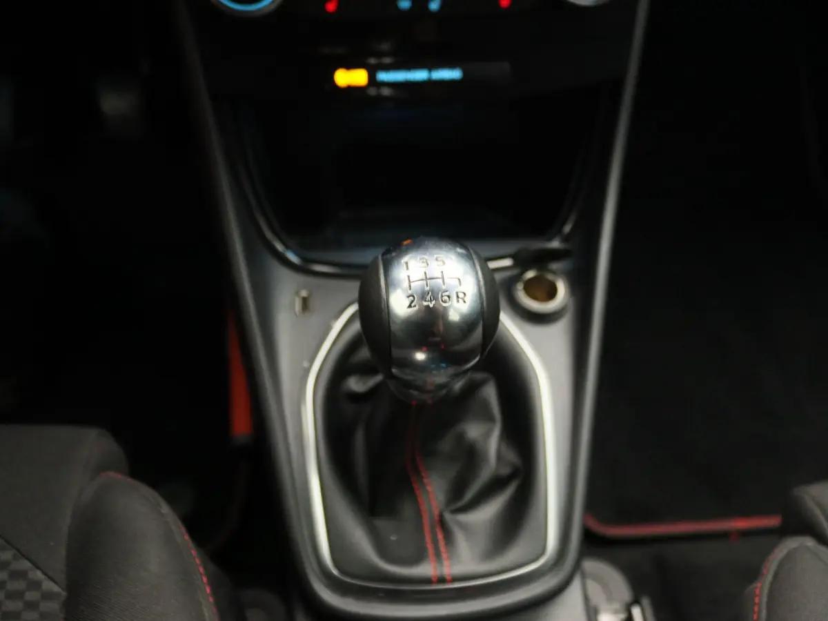 1.0 EcoBoost Titanium | Apple Carplay/Android Auto | Camera | Winter Pakket | Led Verlichting |