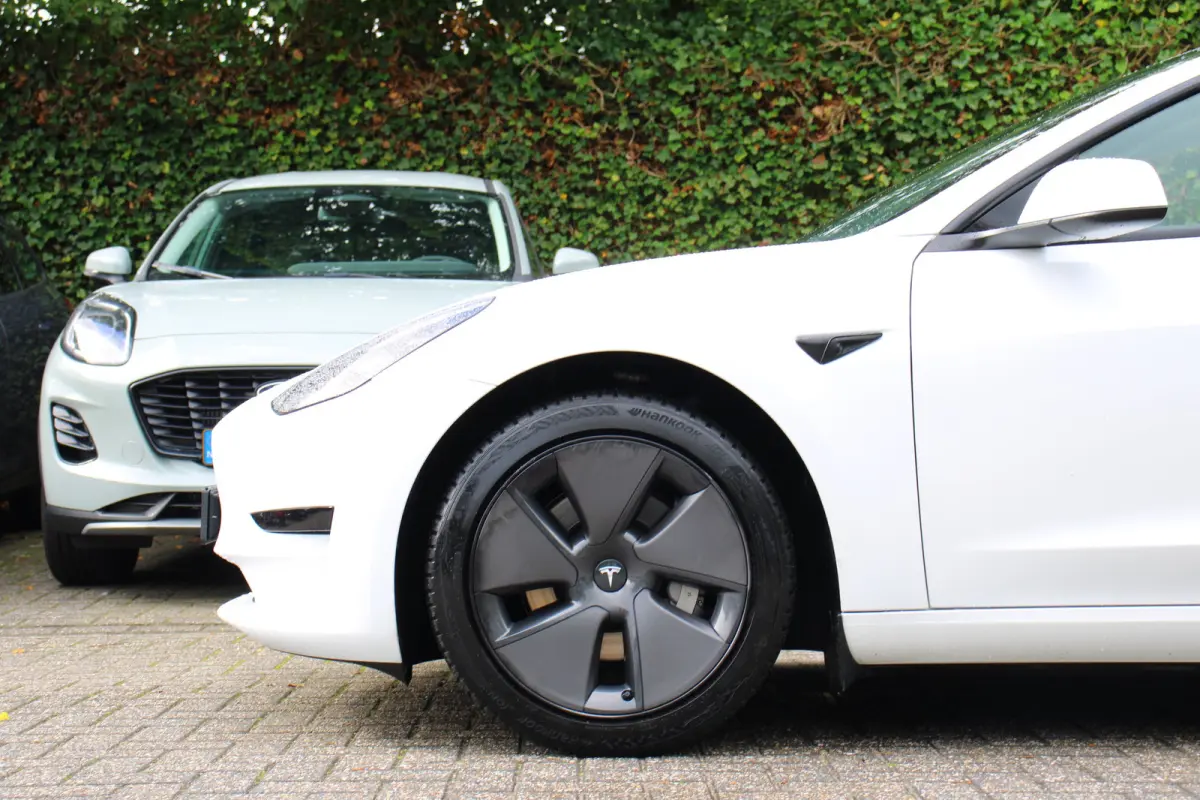 Standard RWD Plus 60 kWh | STOELVERWARMING | ALL SEASON | ELEKTR. STOEL INCL. MEMORY | PANORAMADAK | PARK SENS V+A | LEDER | CLIMA
