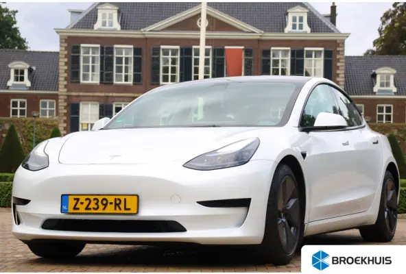 Standard RWD Plus 60 kWh | STOELVERWARMING | ALL SEASON | ELEKTR. STOEL INCL. MEMORY | PANORAMADAK | PARK SENS V+A | LEDER | CLIMA