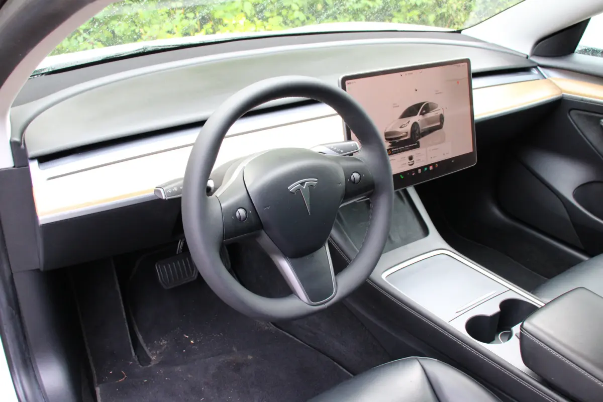 Standard RWD Plus 60 kWh | STOELVERWARMING | ALL SEASON | ELEKTR. STOEL INCL. MEMORY | PANORAMADAK | PARK SENS V+A | LEDER | CLIMA