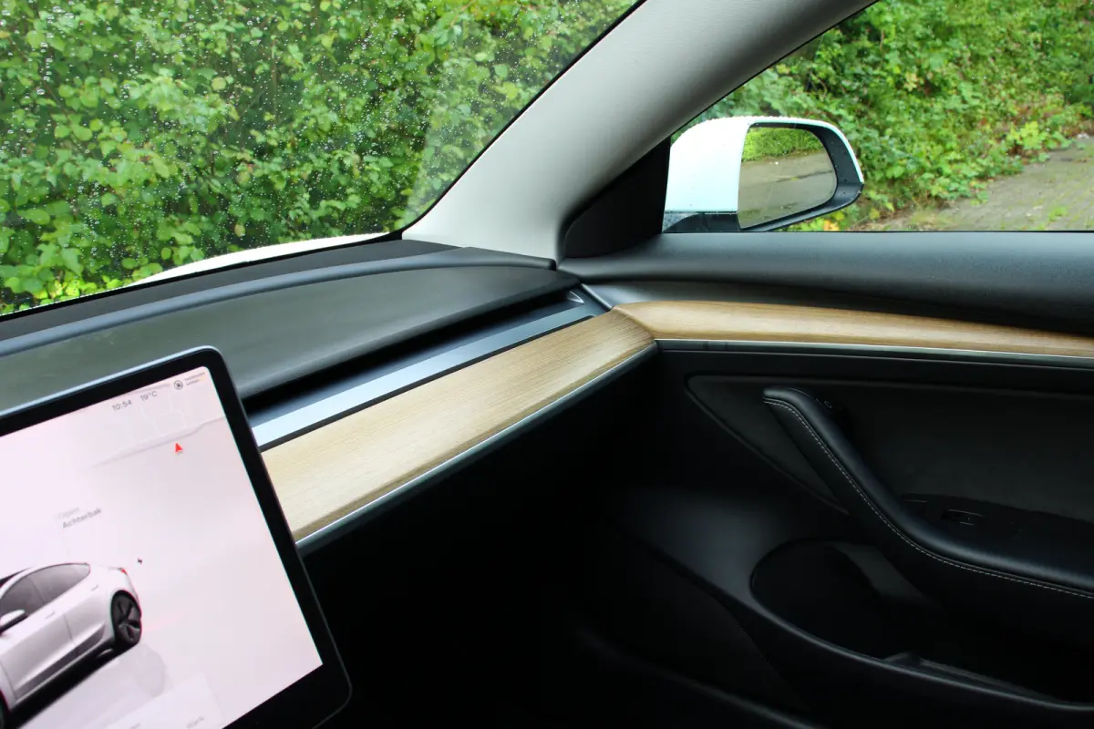 Standard RWD Plus 60 kWh | STOELVERWARMING | ALL SEASON | ELEKTR. STOEL INCL. MEMORY | PANORAMADAK | PARK SENS V+A | LEDER | CLIMA