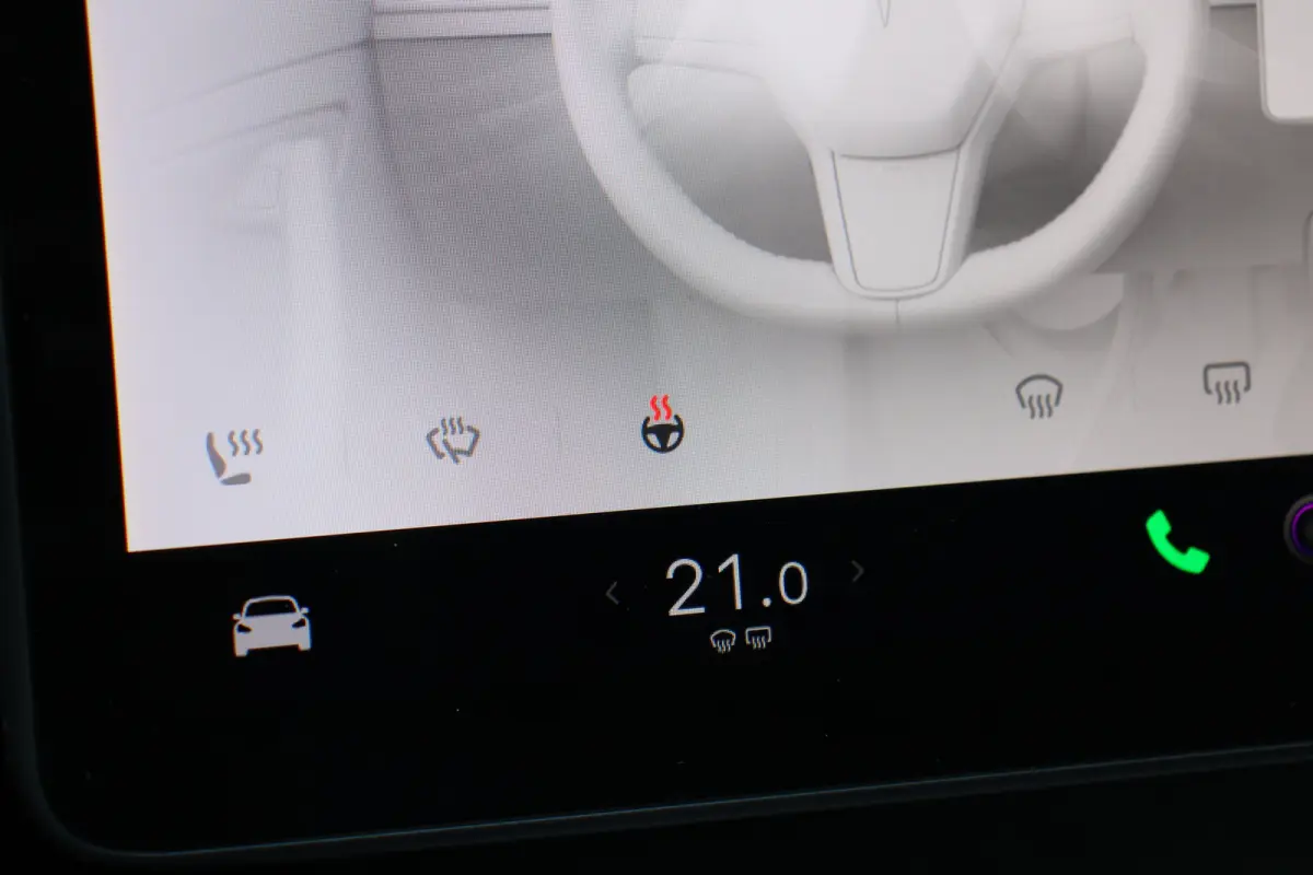 Standard RWD Plus 60 kWh | STOELVERWARMING | ALL SEASON | ELEKTR. STOEL INCL. MEMORY | PANORAMADAK | PARK SENS V+A | LEDER | CLIMA