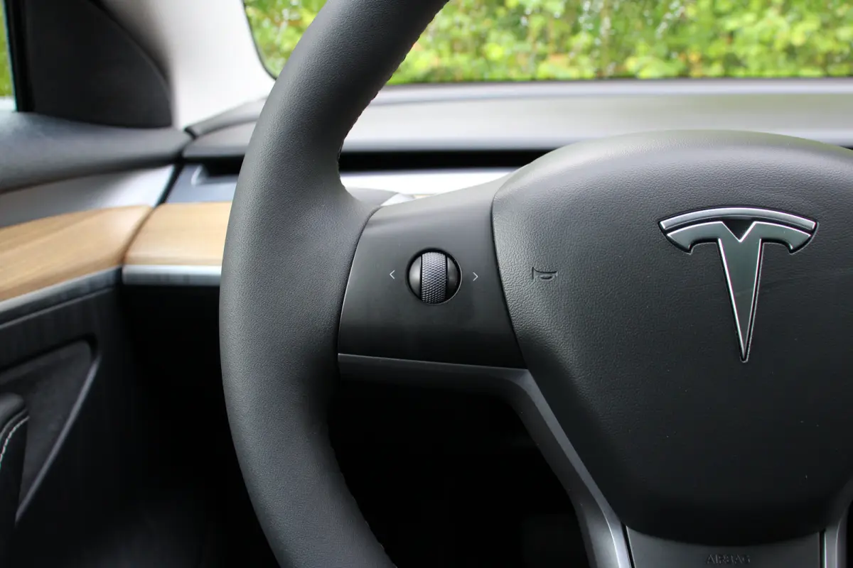 Standard RWD Plus 60 kWh | STOELVERWARMING | ALL SEASON | ELEKTR. STOEL INCL. MEMORY | PANORAMADAK | PARK SENS V+A | LEDER | CLIMA
