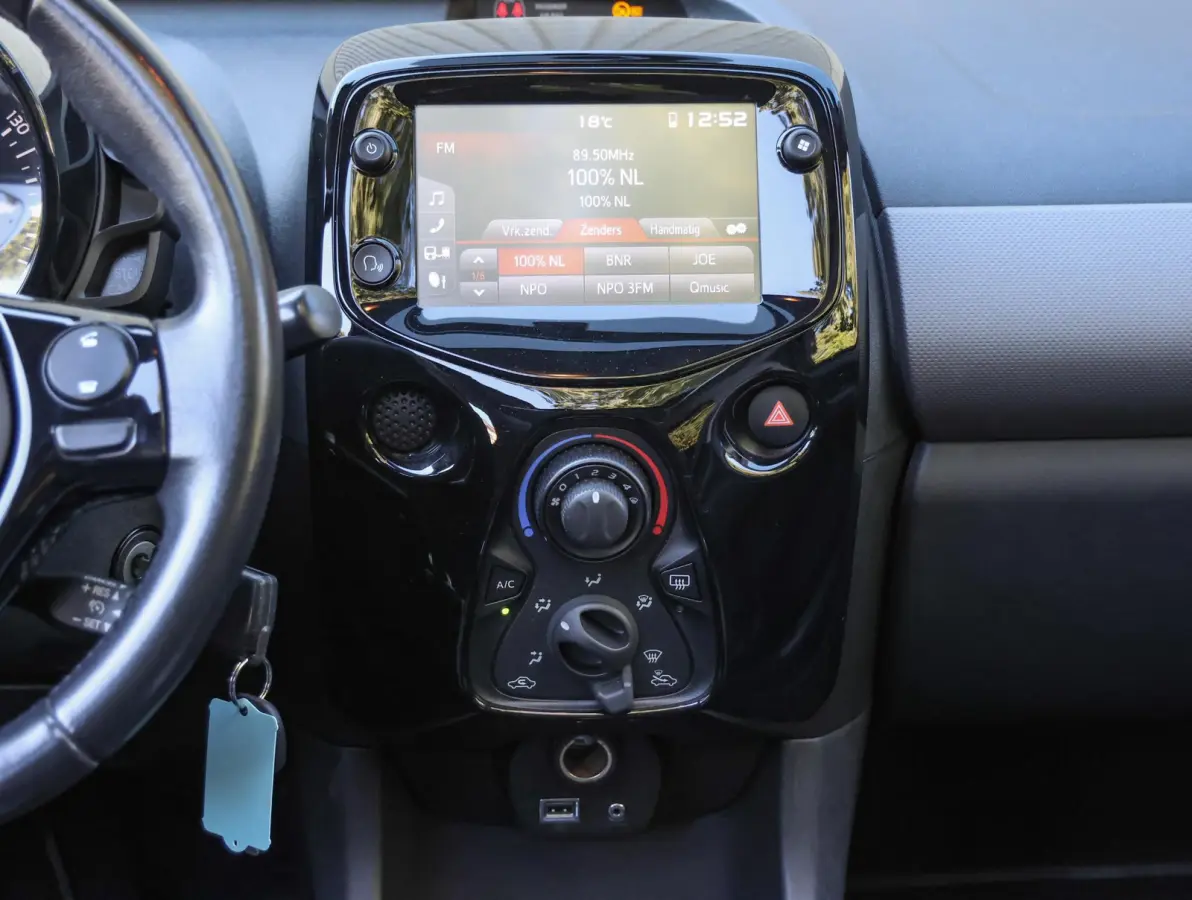 Top! Style 1.0 72pk | Camera | Stoelverwarming | Apple Carplay / Android Auto | Airco | Allseason banden |