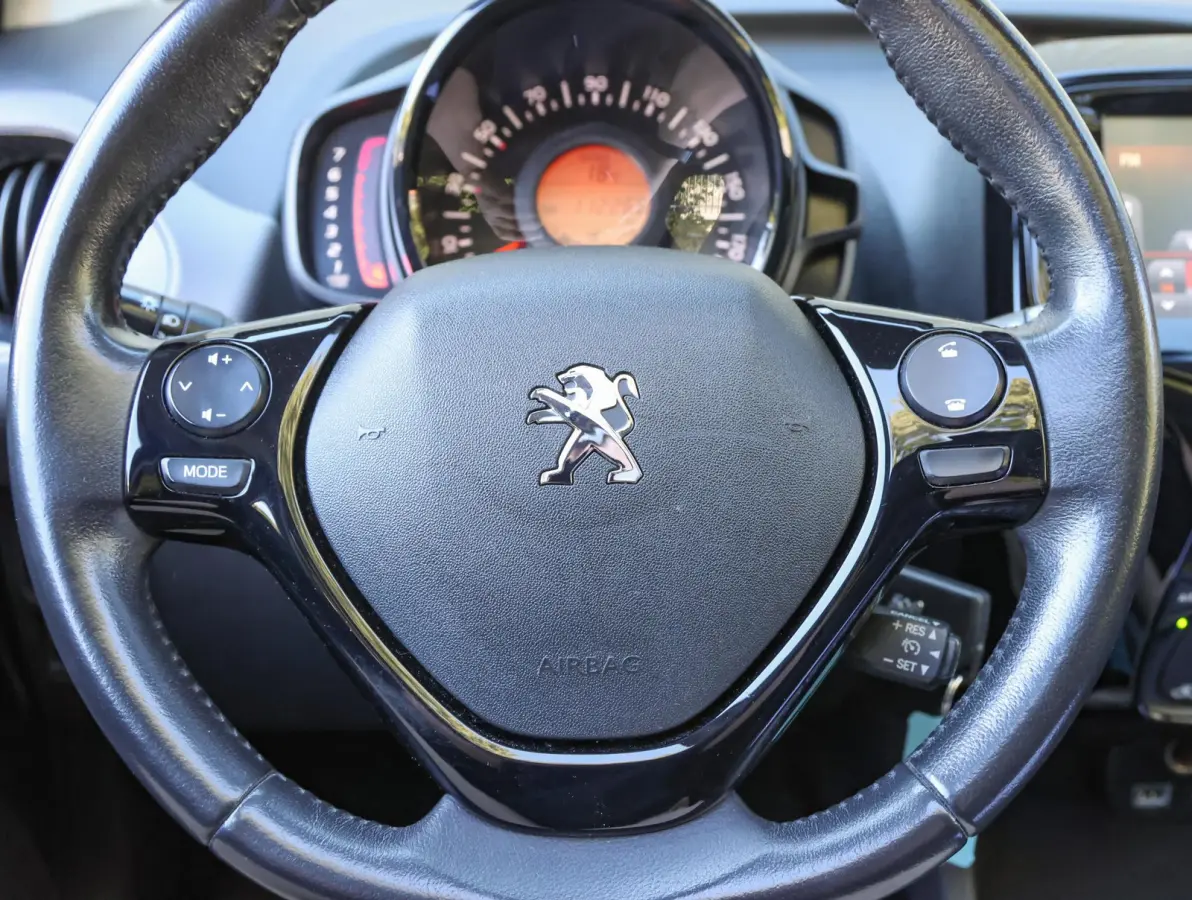 Top! Style 1.0 72pk | Camera | Stoelverwarming | Apple Carplay / Android Auto | Airco | Allseason banden |