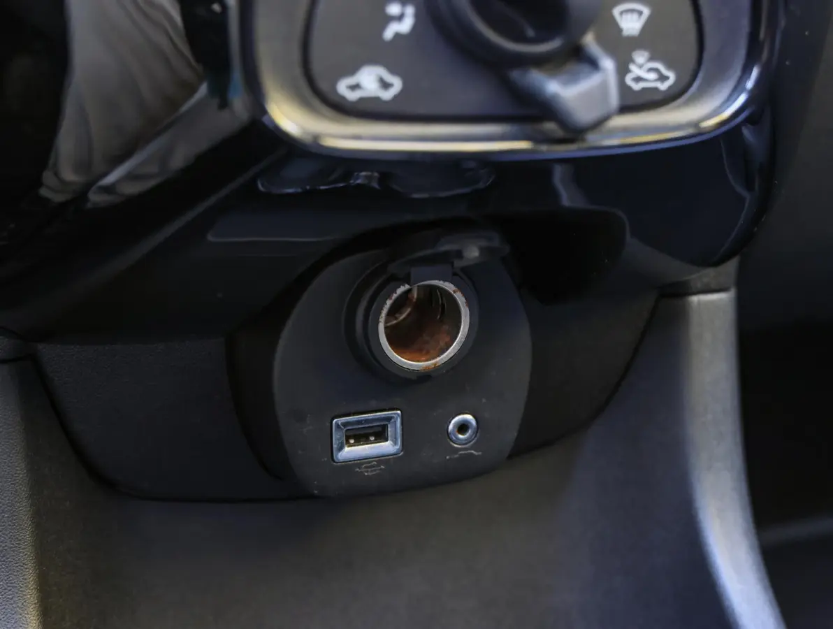 Top! Style 1.0 72pk | Camera | Stoelverwarming | Apple Carplay / Android Auto | Airco | Allseason banden |