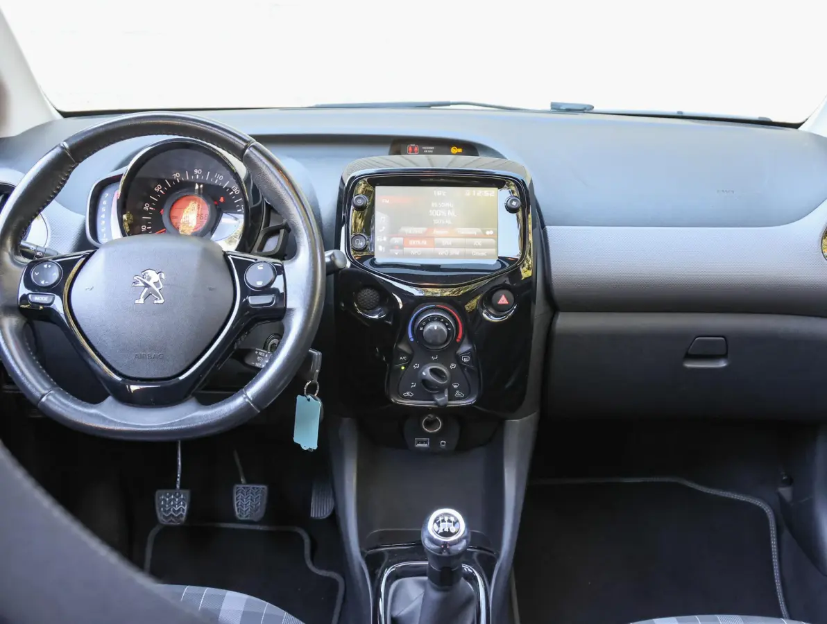 Top! Style 1.0 72pk | Camera | Stoelverwarming | Apple Carplay / Android Auto | Airco | Allseason banden |