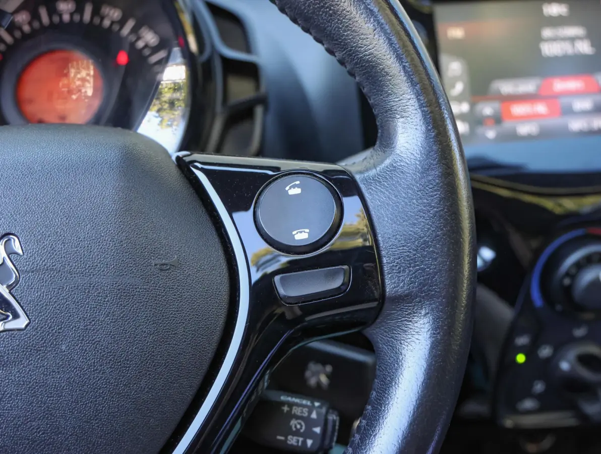 Top! Style 1.0 72pk | Camera | Stoelverwarming | Apple Carplay / Android Auto | Airco | Allseason banden |