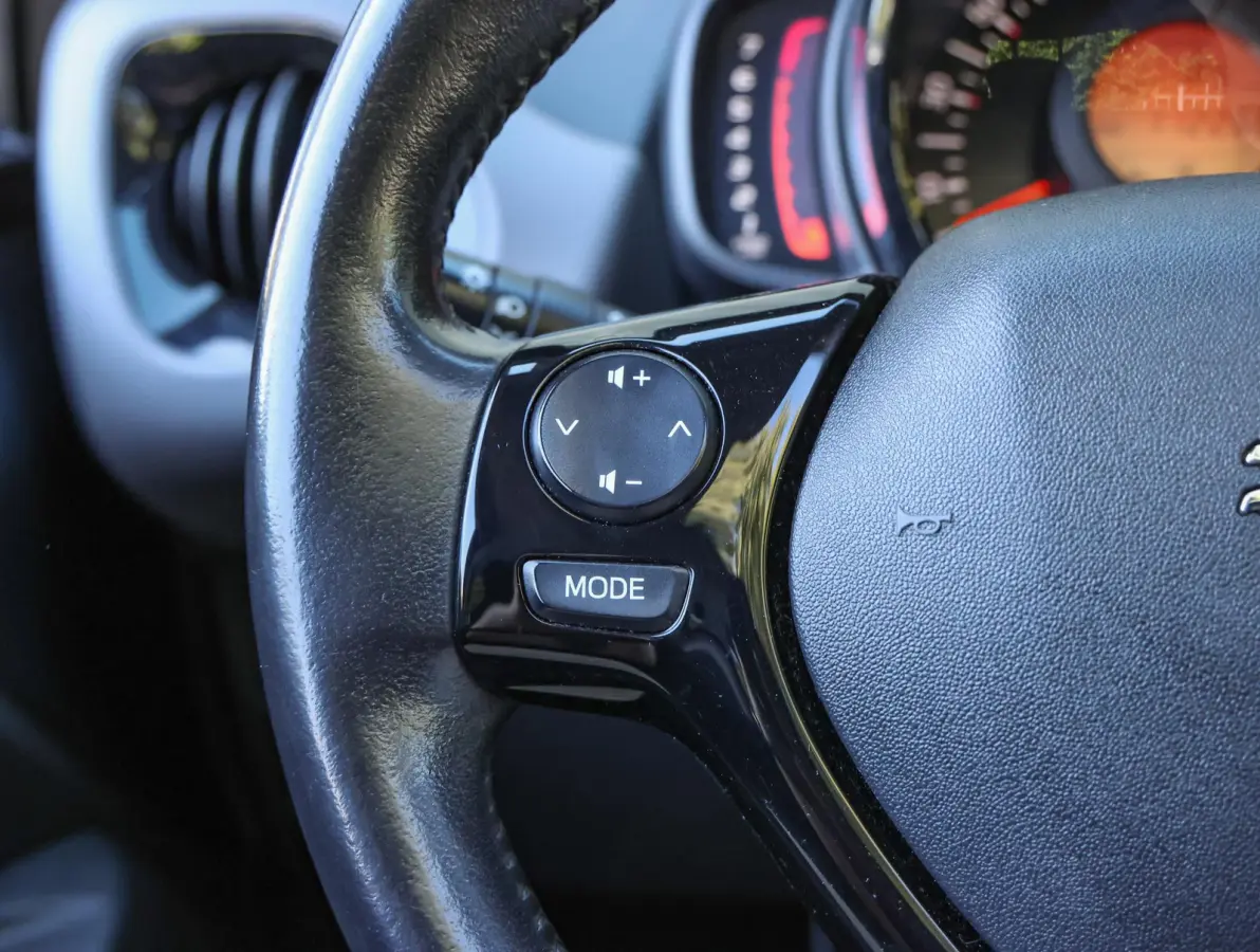 Top! Style 1.0 72pk | Camera | Stoelverwarming | Apple Carplay / Android Auto | Airco | Allseason banden |