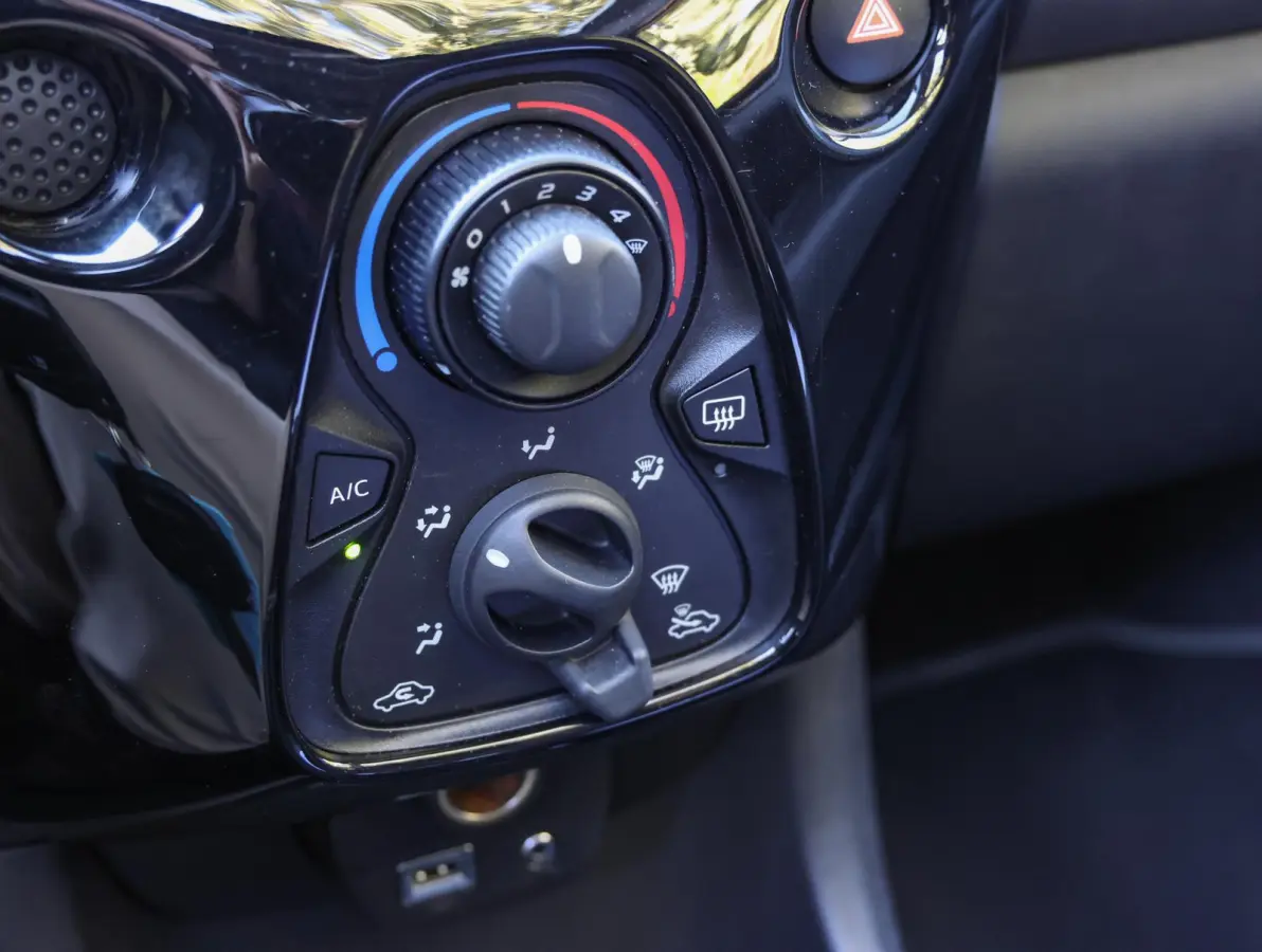 Top! Style 1.0 72pk | Camera | Stoelverwarming | Apple Carplay / Android Auto | Airco | Allseason banden |