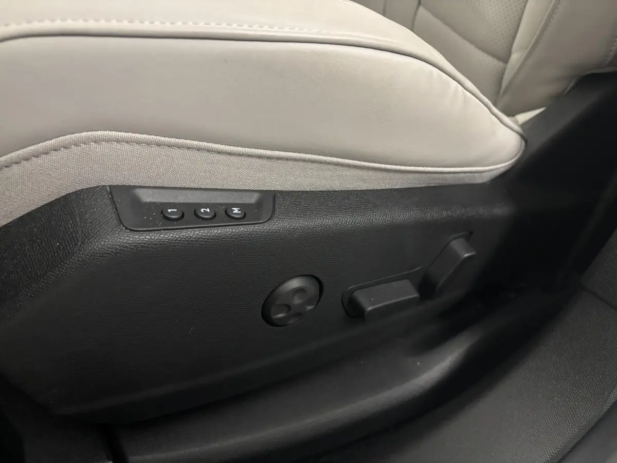 E-Tense 225 Opéra | Lederen stoelen | Panorama dak | Adaptive Cruise | Memory seats | Apple Carplay - Android Auto