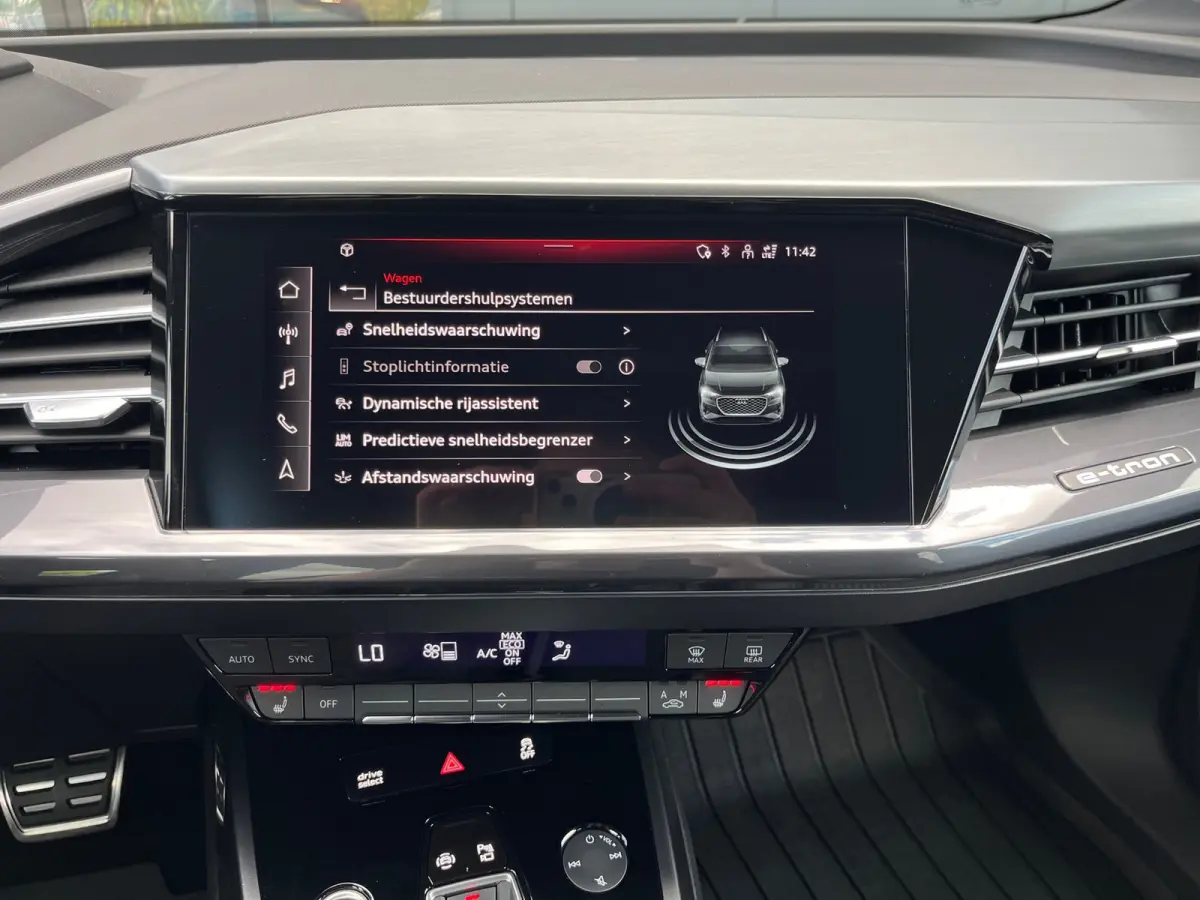 40 Launch edition S-Line Competition 77 kWh NL.Auto/SOH 95.5%/20Inch/Full led/Leder/1Ste Eigenaar
