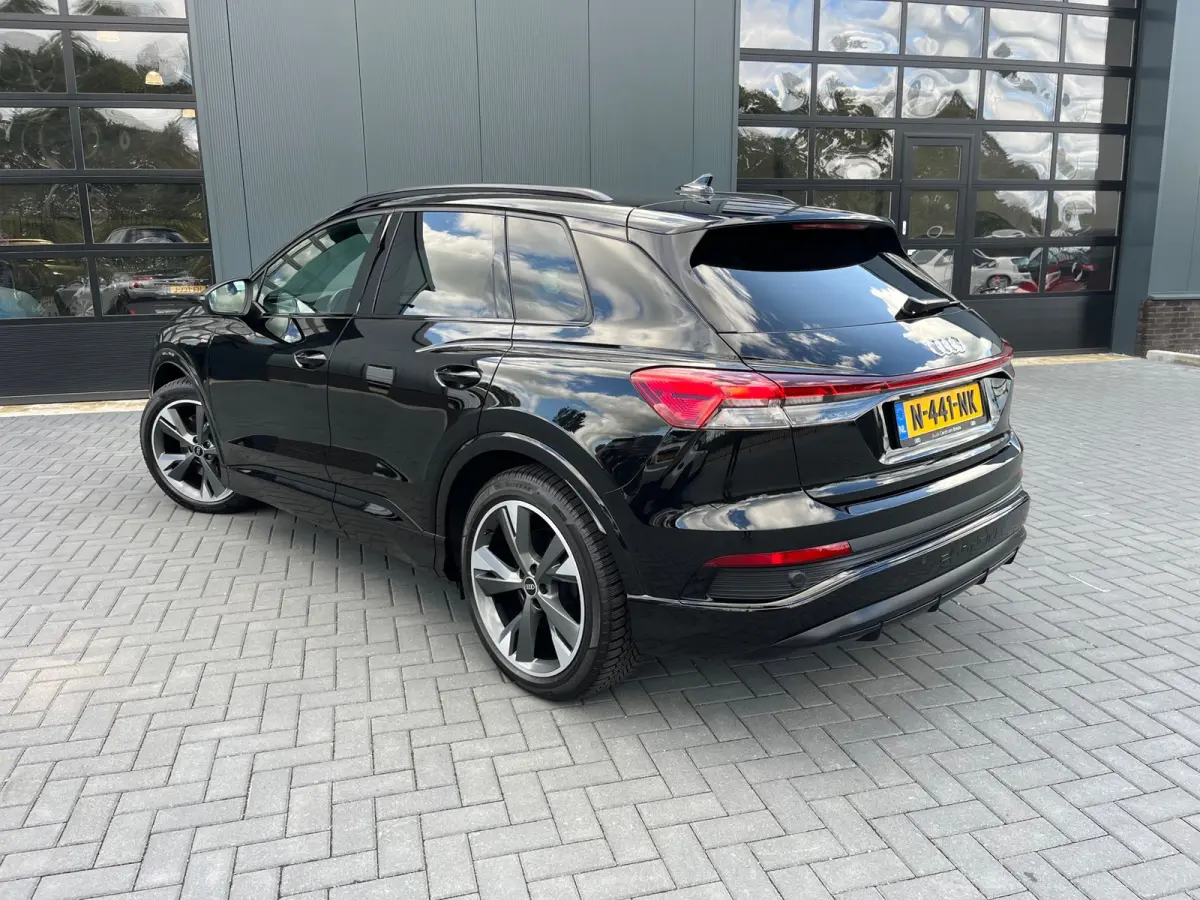 40 Launch edition S-Line Competition 77 kWh NL.Auto/SOH 95.5%/20Inch/Full led/Leder/1Ste Eigenaar