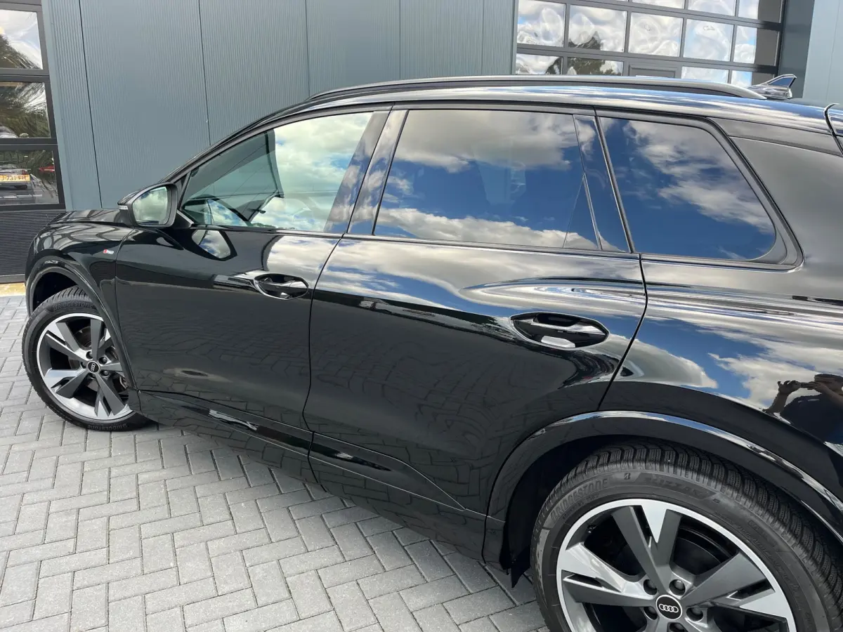 40 Launch edition S-Line Competition 77 kWh NL.Auto/SOH 95.5%/20Inch/Full led/Leder/1Ste Eigenaar