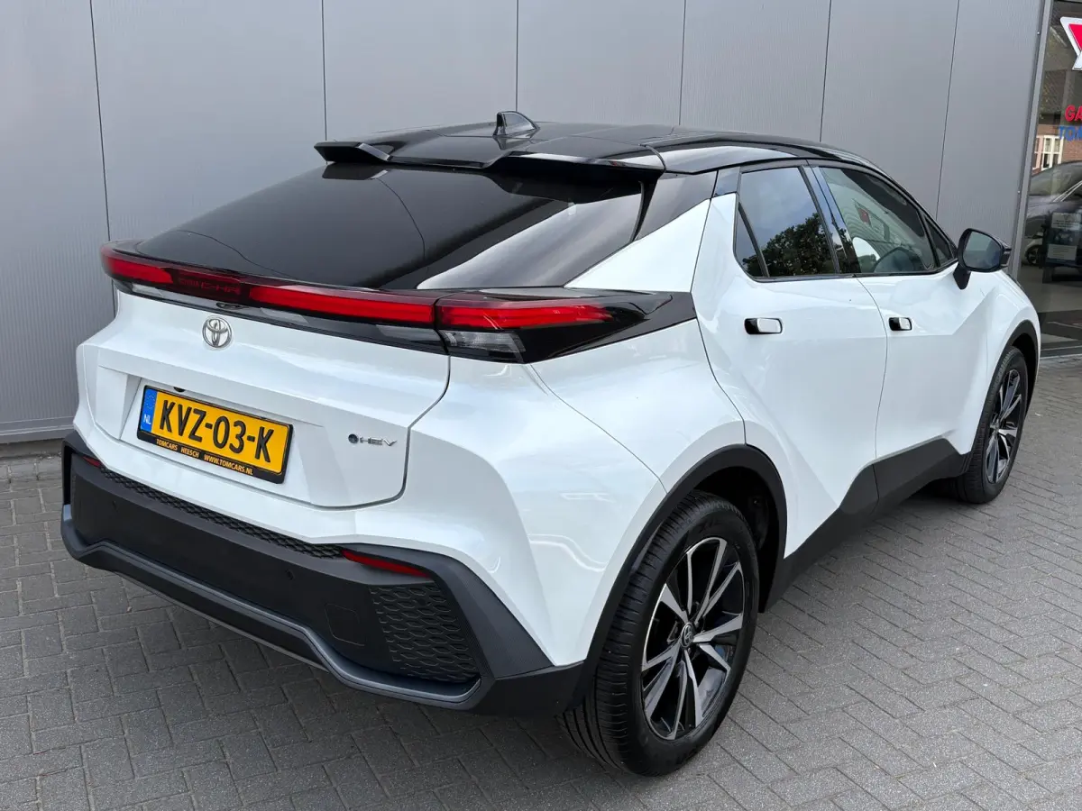 1.8 Hybrid 140PK First Edition Bi-Tone/Winter-pack/Gr.-navigatie/Elektr.klep/Camera/Adapt.-cruise