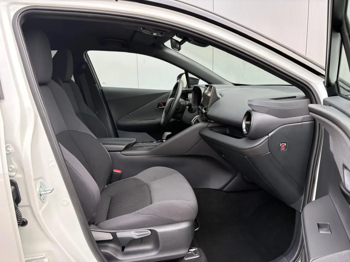1.8 Hybrid 140PK First Edition Bi-Tone/Winter-pack/Gr.-navigatie/Elektr.klep/Camera/Adapt.-cruise