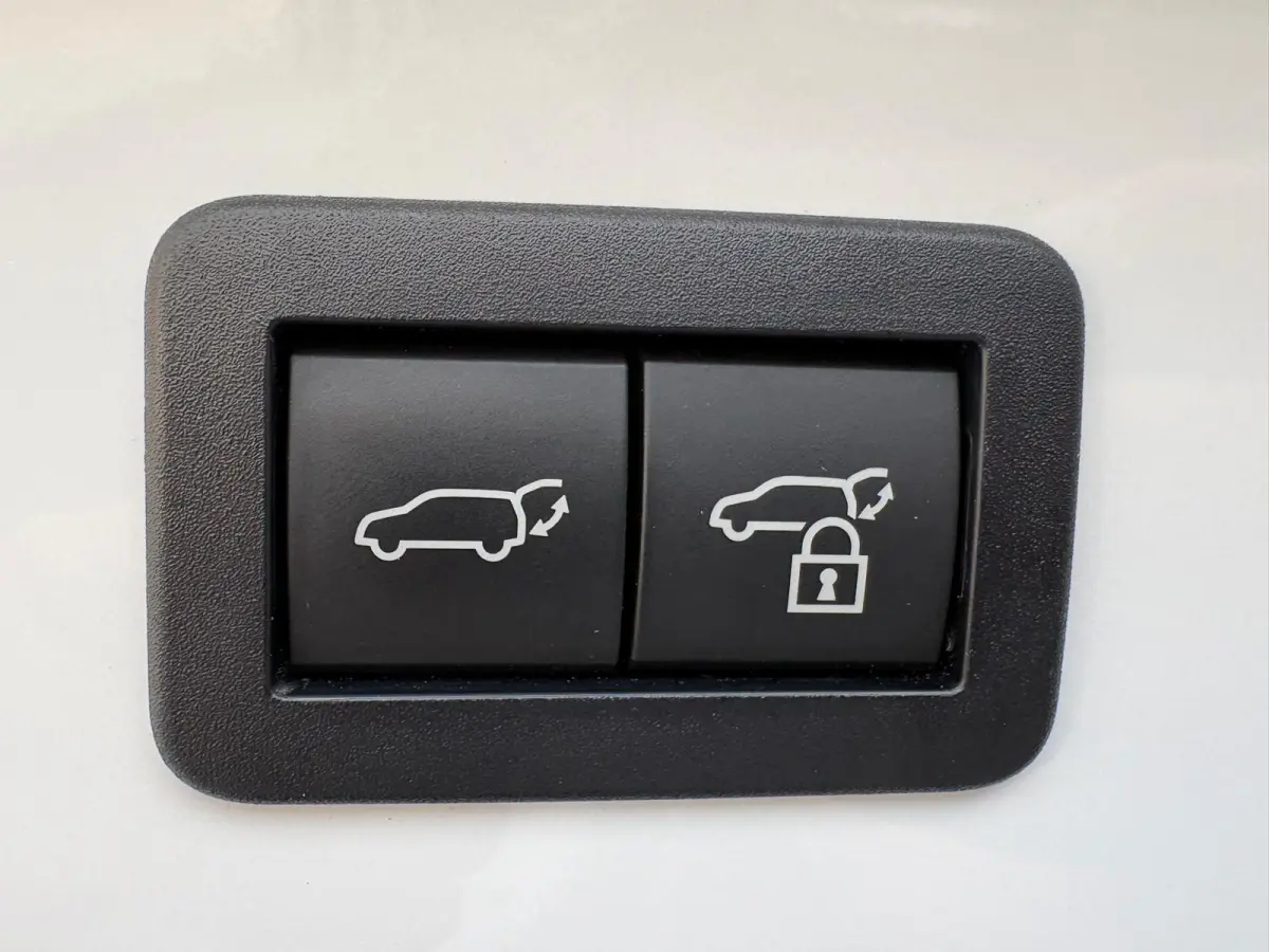 1.8 Hybrid 140PK First Edition Bi-Tone/Winter-pack/Gr.-navigatie/Elektr.klep/Camera/Adapt.-cruise