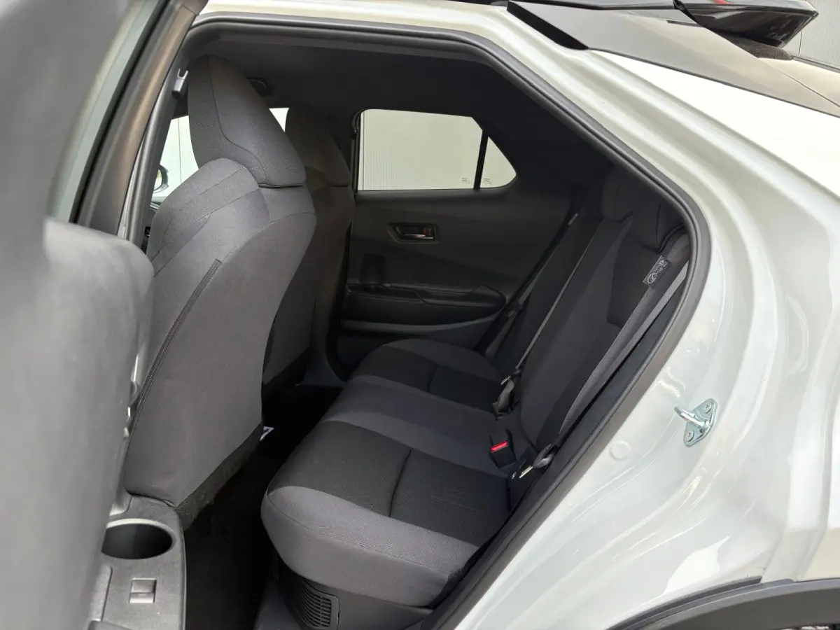 1.8 Hybrid 140PK First Edition Bi-Tone/Winter-pack/Gr.-navigatie/Elektr.klep/Camera/Adapt.-cruise