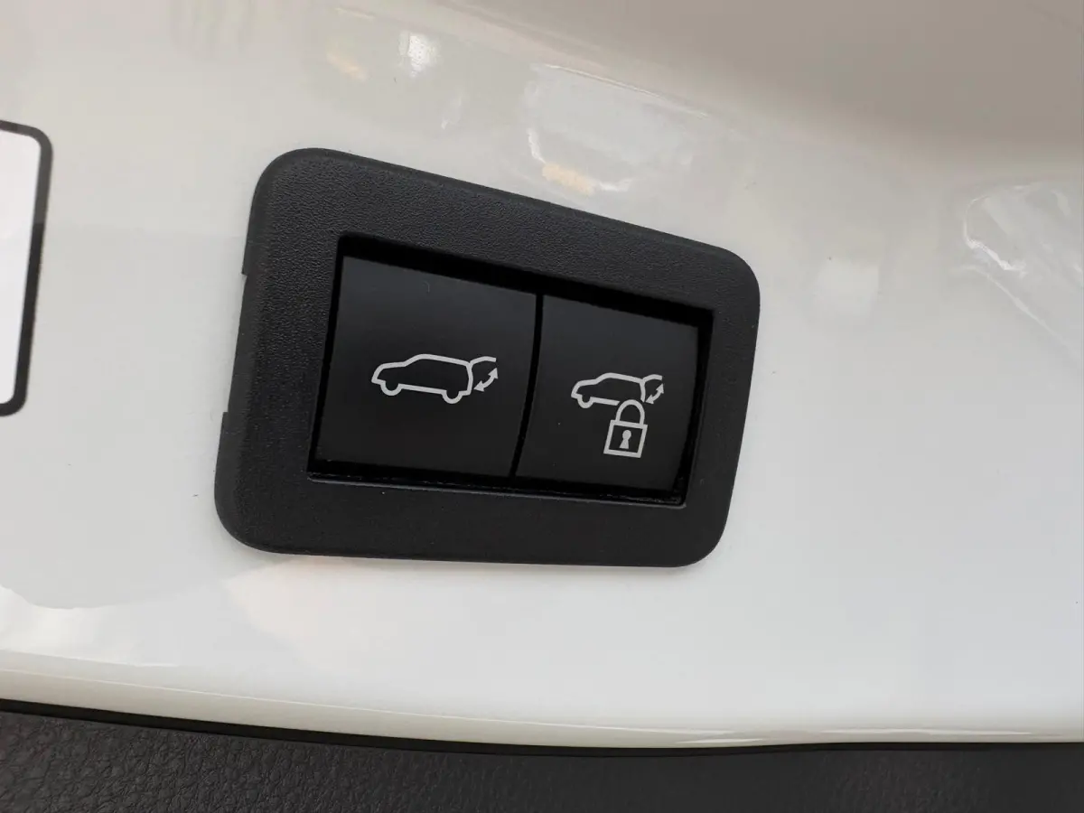 1.8 Hybrid 140PK First Edition Bi-Tone/Winter-pack/Gr.-navigatie/Elektr.klep/Camera/Adapt.-cruise