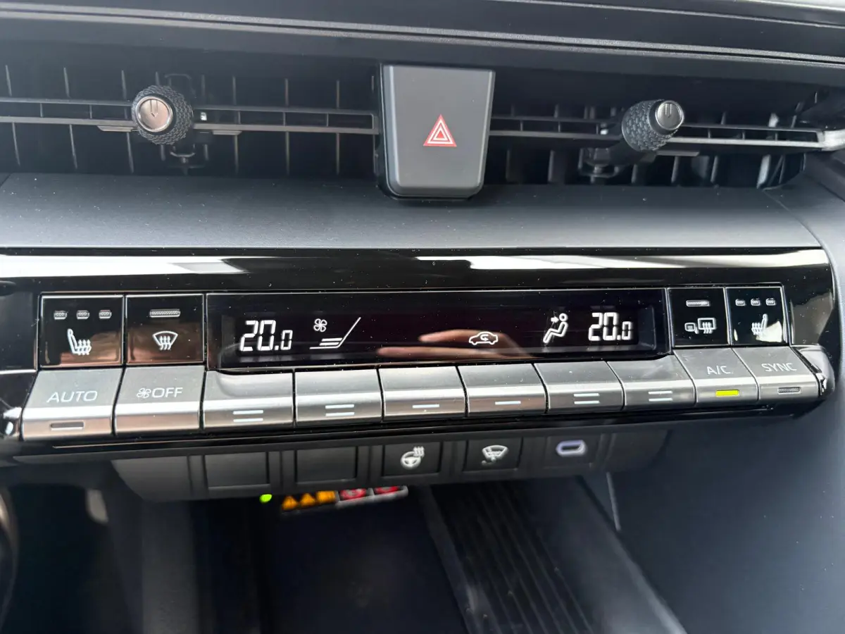 1.8 Hybrid 140PK First Edition Bi-Tone/Winter-pack/Gr.-navigatie/Elektr.klep/Camera/Adapt.-cruise