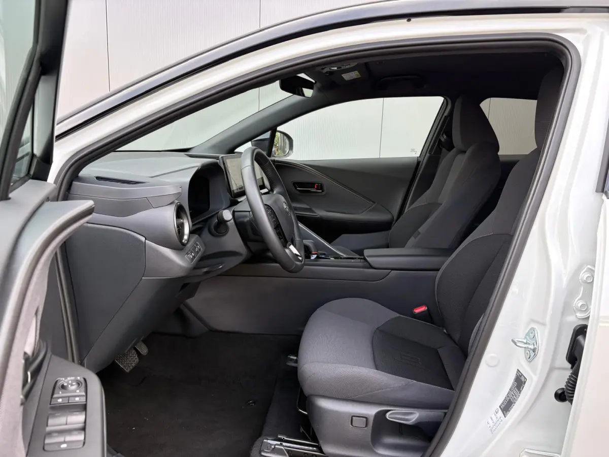 1.8 Hybrid 140PK First Edition Bi-Tone/Winter-pack/Gr.-navigatie/Elektr.klep/Camera/Adapt.-cruise
