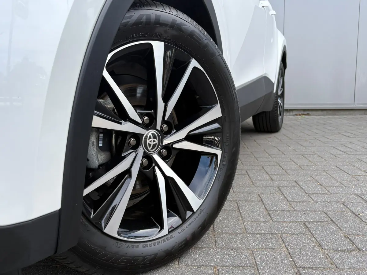 1.8 Hybrid 140PK First Edition Bi-Tone/Winter-pack/Gr.-navigatie/Elektr.klep/Camera/Adapt.-cruise
