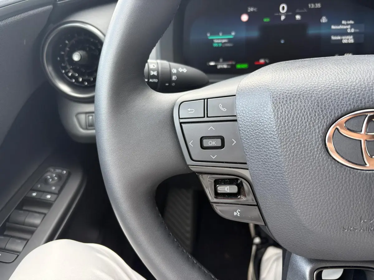 1.8 Hybrid 140PK First Edition Bi-Tone/Winter-pack/Gr.-navigatie/Elektr.klep/Camera/Adapt.-cruise