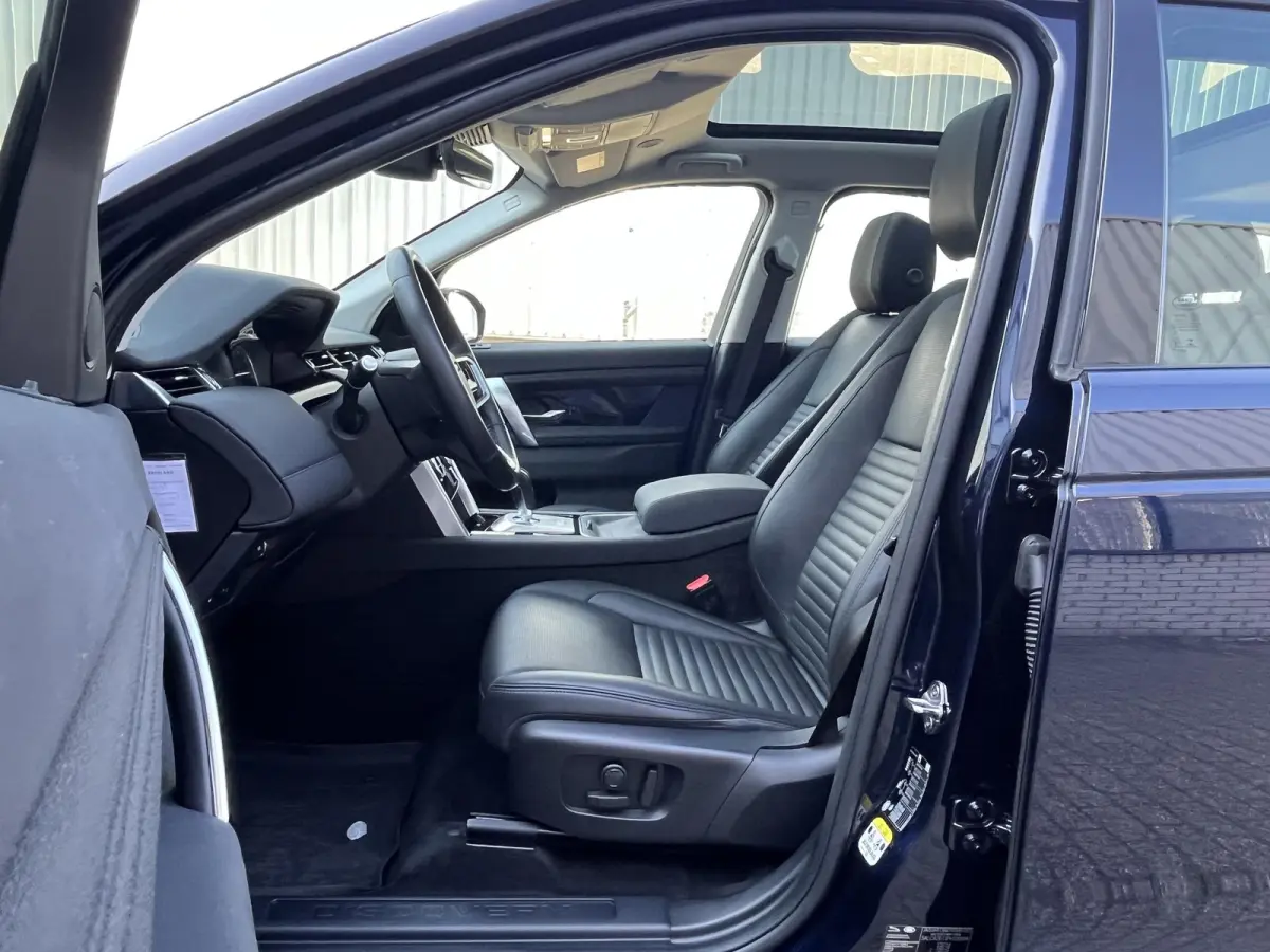 P300e 1.5 R-Dynamic SE | NL Auto/1e Eig./Voll.Historie/Pano.Dak/Navi/Camera/Leder/Afn.Trekhaak/Apple Carplay-Android Auto