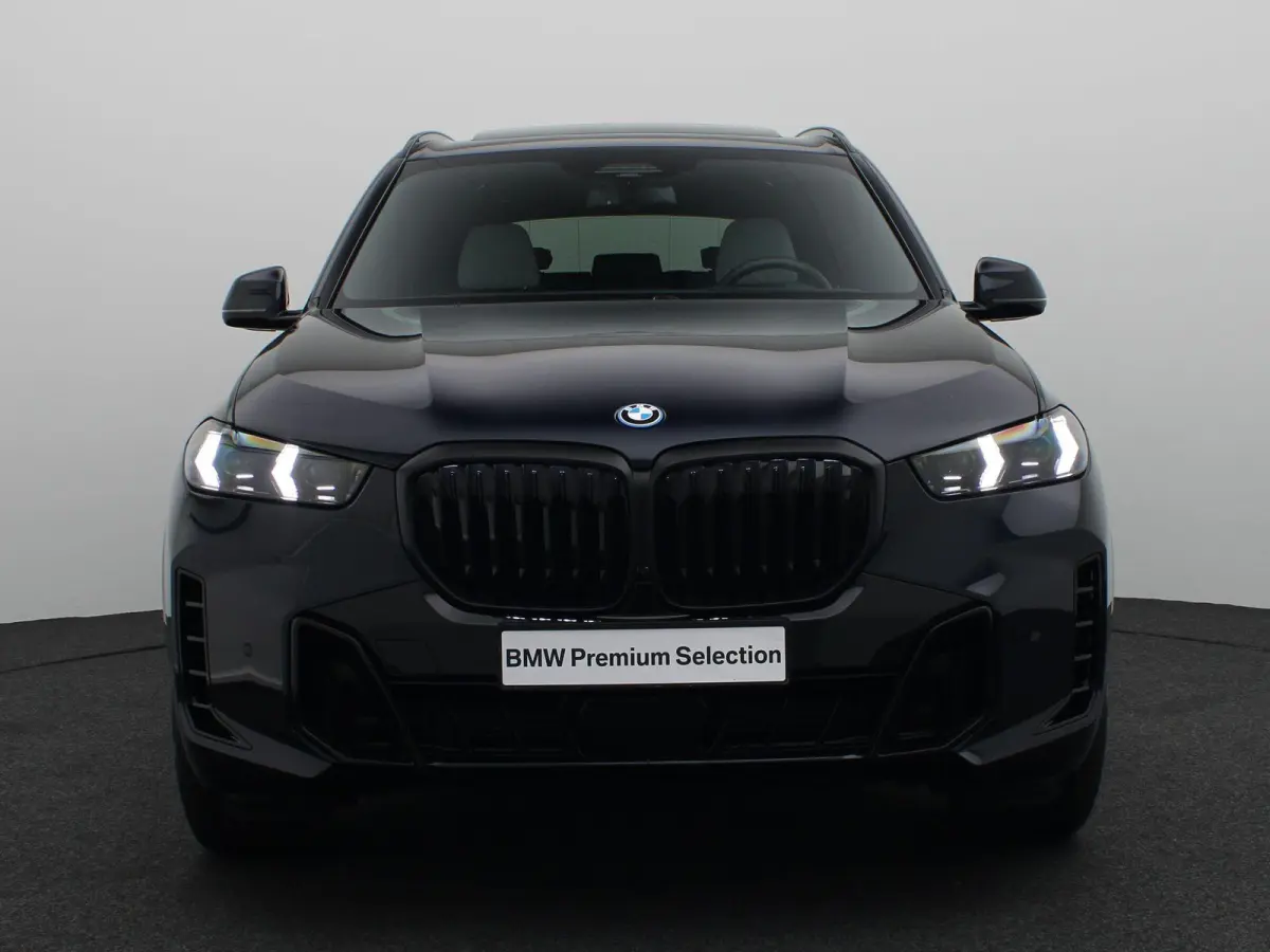 xDrive50e M Sportpakket Pro | Travel Pack | Innovation Pack | Comfort Pack | Soft CLose | Comfort Pack | Trekhaak | Panoramadak GlasLounge | Comfortstoelen | Driving Assistant Professional |