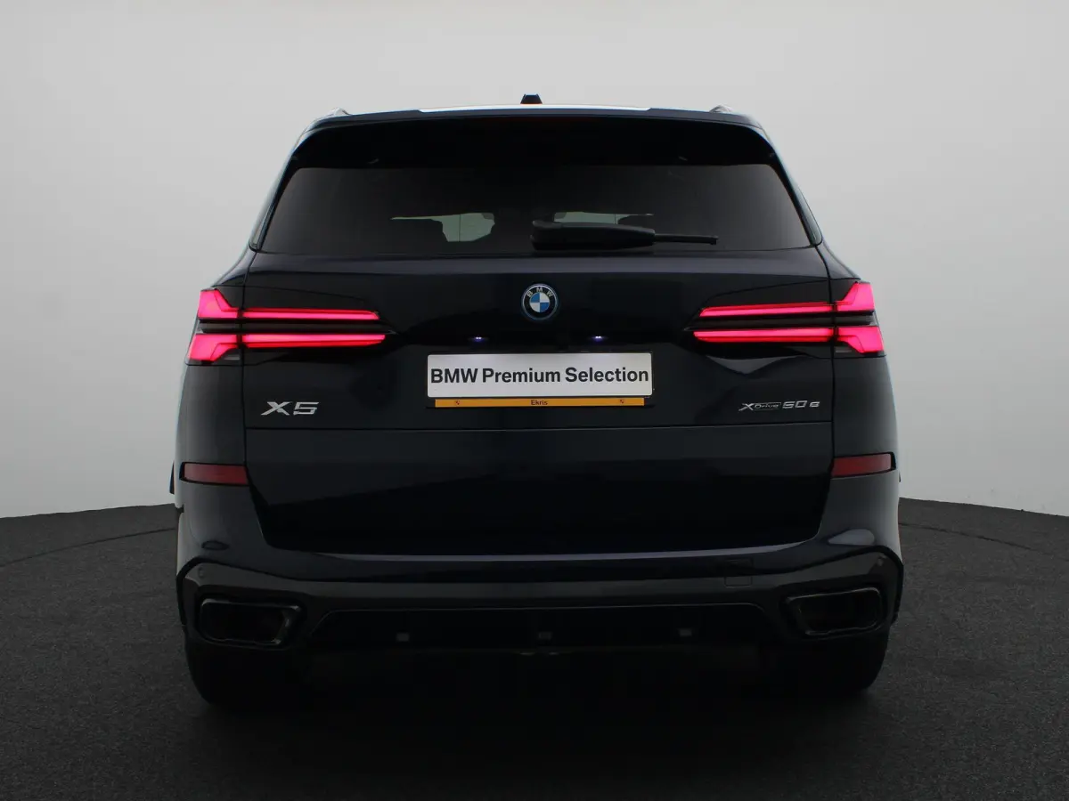 xDrive50e M Sportpakket Pro | Travel Pack | Innovation Pack | Comfort Pack | Soft CLose | Comfort Pack | Trekhaak | Panoramadak GlasLounge | Comfortstoelen | Driving Assistant Professional |