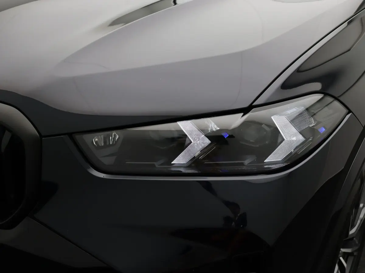 xDrive50e M Sportpakket Pro | Travel Pack | Innovation Pack | Comfort Pack | Soft CLose | Comfort Pack | Trekhaak | Panoramadak GlasLounge | Comfortstoelen | Driving Assistant Professional |