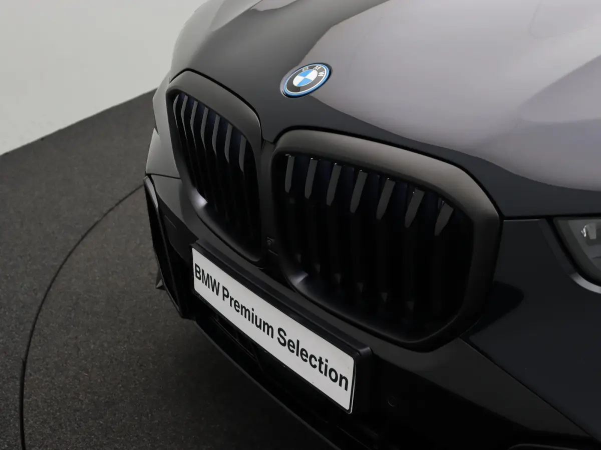 xDrive50e M Sportpakket Pro | Travel Pack | Innovation Pack | Comfort Pack | Soft CLose | Comfort Pack | Trekhaak | Panoramadak GlasLounge | Comfortstoelen | Driving Assistant Professional |