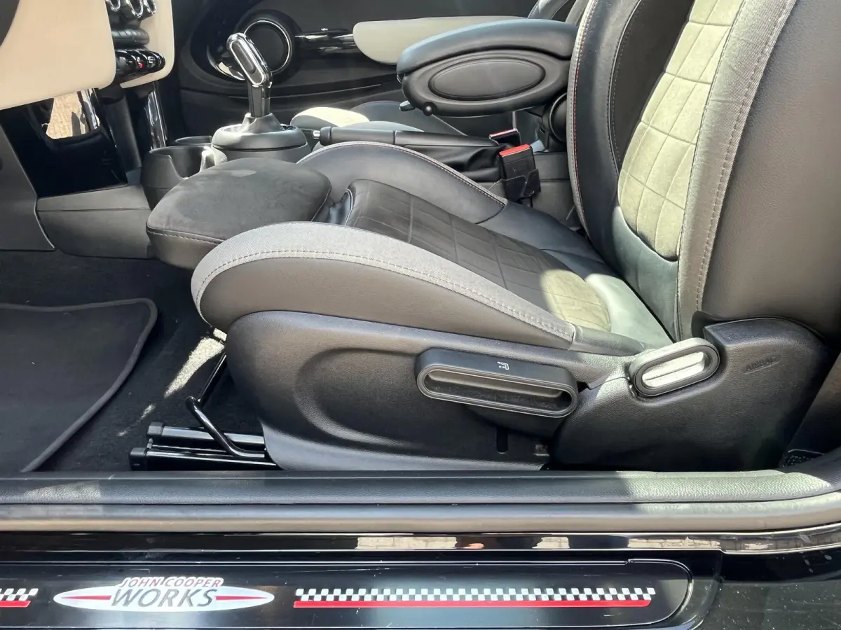 1.5 One Chili | Pano.Dak/Sportstoelen/Leder-Alcantara/JCW pakket/Navi/Clima/Cruise/Apple CarPlay-Android Auto