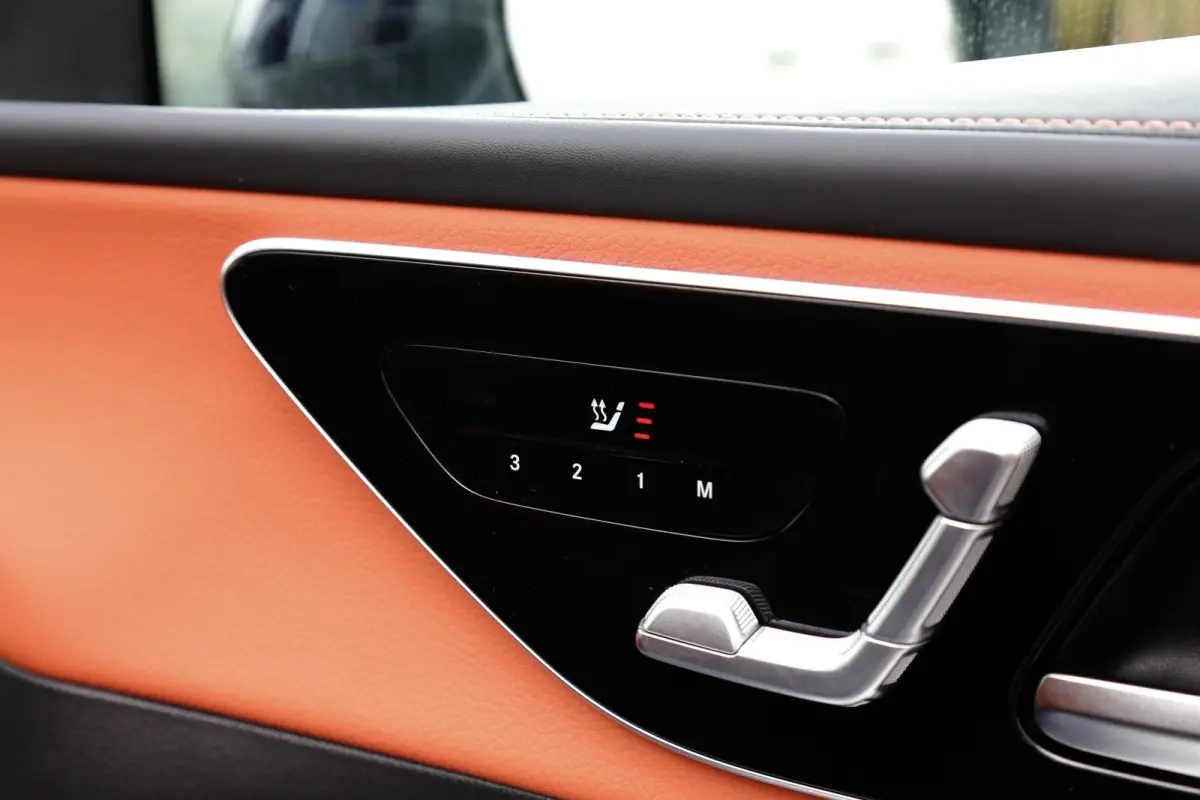 Plug in hybride 4MATIC AMG Line*Perfect MB Onderh.*Luchtvering/Elek. Trekhaak/360/ACC/Burmester/Treeplanken/Bi-Color Leder/HUDLED/DAB/Sfeer/Dodehoek/Apple Carplay-Android/Parkeersens.V+A/19 