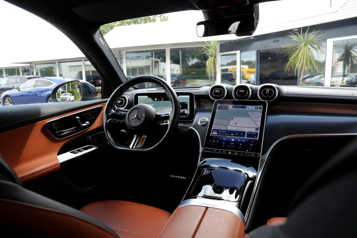 Plug in hybride 4MATIC AMG Line*Perfect MB Onderh.*Luchtvering/Elek. Trekhaak/360/ACC/Burmester/Treeplanken/Bi-Color Leder/HUDLED/DAB/Sfeer/Dodehoek/Apple Carplay-Android/Parkeersens.V+A/19 