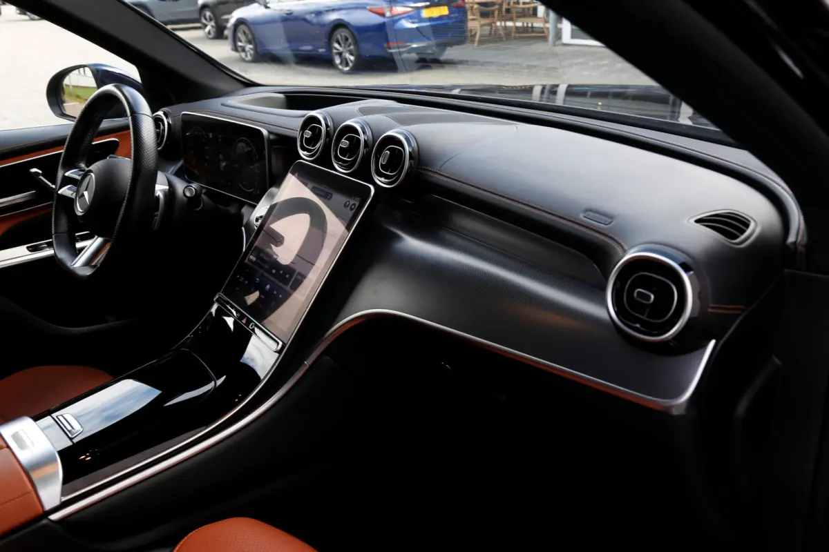 Plug in hybride 4MATIC AMG Line*Perfect MB Onderh.*Luchtvering/Elek. Trekhaak/360/ACC/Burmester/Treeplanken/Bi-Color Leder/HUDLED/DAB/Sfeer/Dodehoek/Apple Carplay-Android/Parkeersens.V+A/19 