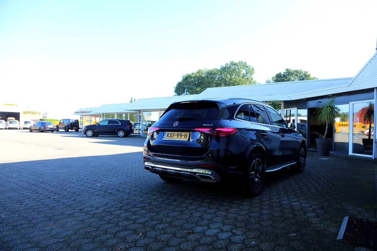 Plug in hybride 4MATIC AMG Line*Perfect MB Onderh.*Luchtvering/Elek. Trekhaak/360/ACC/Burmester/Treeplanken/Bi-Color Leder/HUDLED/DAB/Sfeer/Dodehoek/Apple Carplay-Android/Parkeersens.V+A/19 