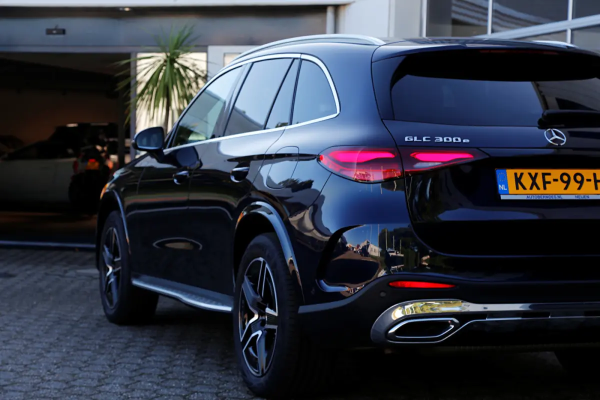 Plug in hybride 4MATIC AMG Line*Perfect MB Onderh.*Luchtvering/Elek. Trekhaak/360/ACC/Burmester/Treeplanken/Bi-Color Leder/HUDLED/DAB/Sfeer/Dodehoek/Apple Carplay-Android/Parkeersens.V+A/19 